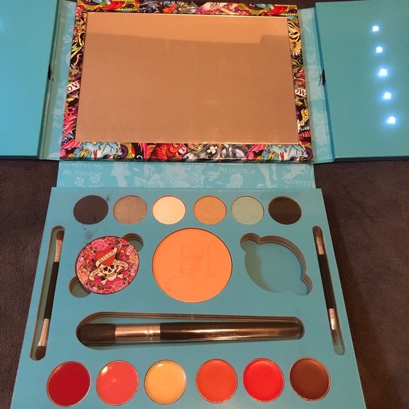 Ed Hardy makeup palette - Picture 5 of 7